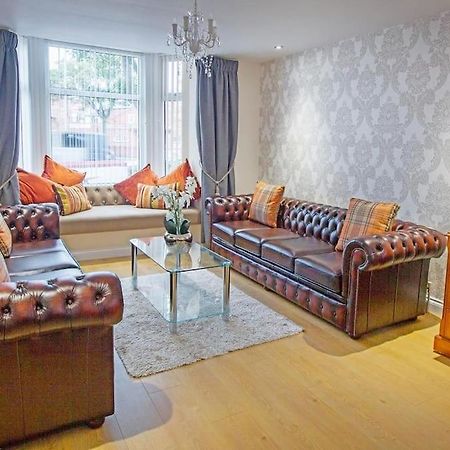 Scarborough Stays - Luxury Townhouse Ideal For Large Groups - Hot Tub Экстерьер фото