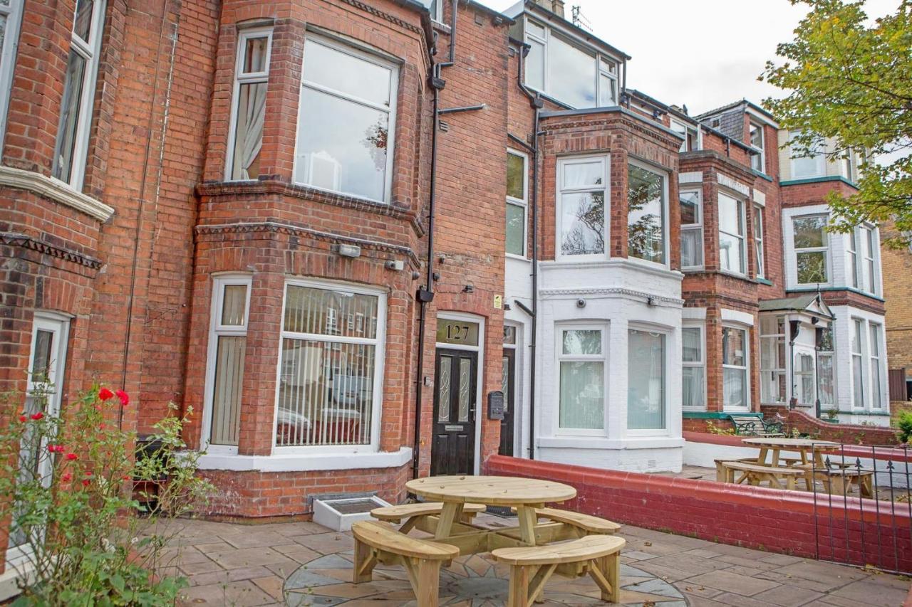 Scarborough Stays - Luxury Townhouse Ideal For Large Groups - Hot Tub Экстерьер фото