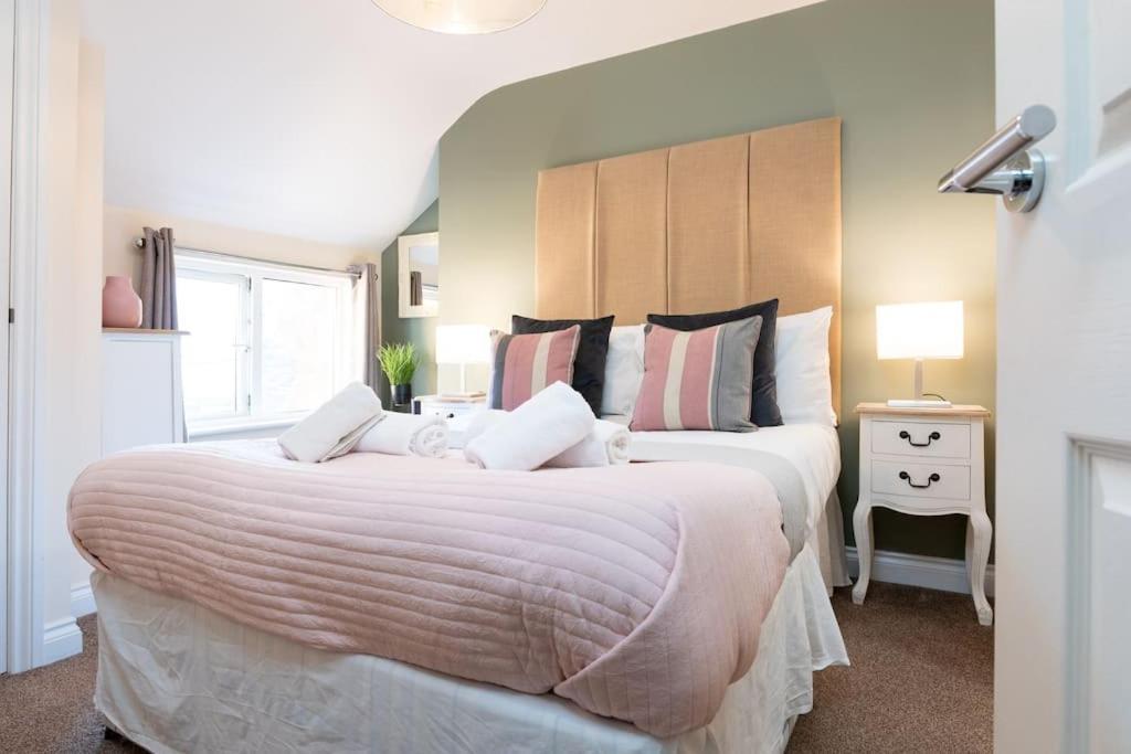 Scarborough Stays - Luxury Townhouse Ideal For Large Groups - Hot Tub Экстерьер фото